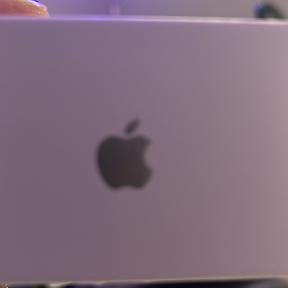 Apple pods might be knock offs! Works well and make an offer - Picture 2 of 2